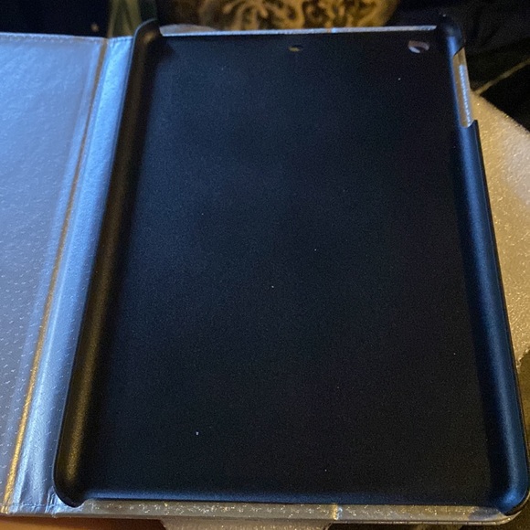 New tablet case with stylish pen and protective cover 7-3/4”x5-1/2 magnet close - Picture 5 of 13